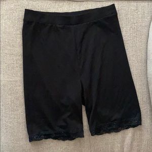 Black American Eagle Biker Shorts - size S
